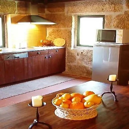 度假居 Casa De Ferias Em *