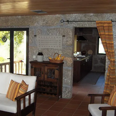 度假居 Casa De Ferias Em *
